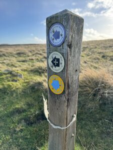 Finger post
